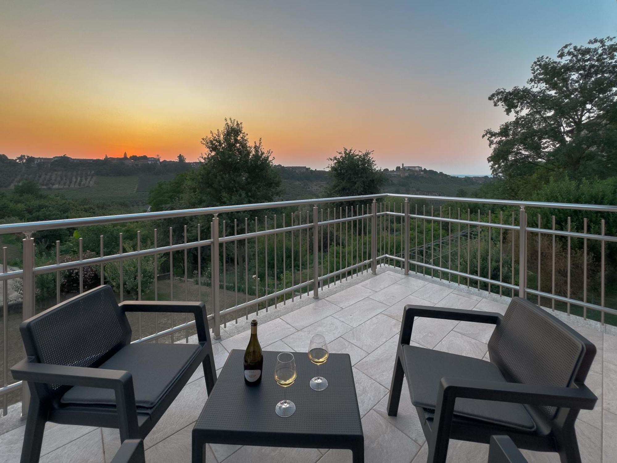Roero Sunset Apartment Govone Luaran gambar